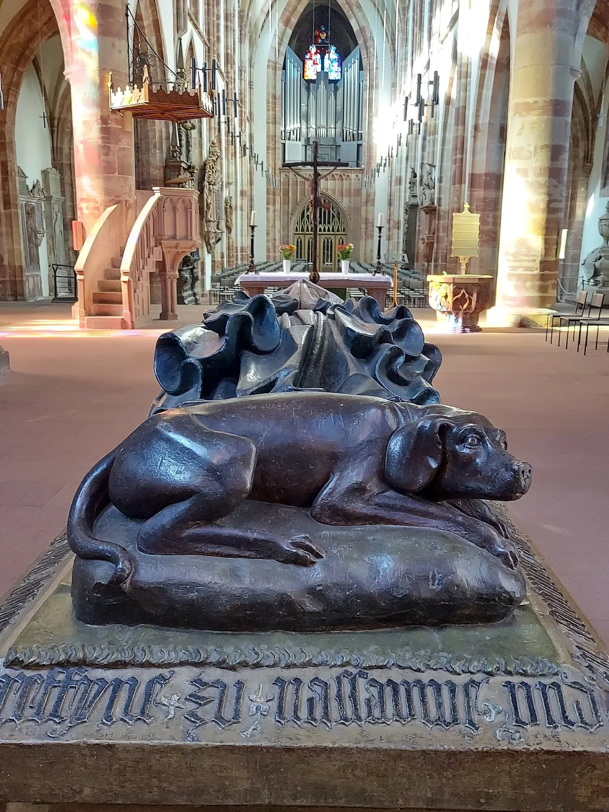 Внешний вид Штифтскирхе Св. Арнуаль с колокольней