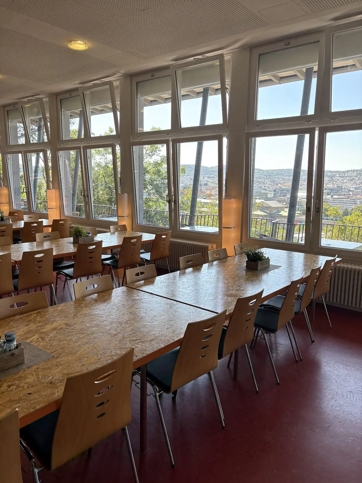 Штутгартский международный молодежный хостел, Фасад здания