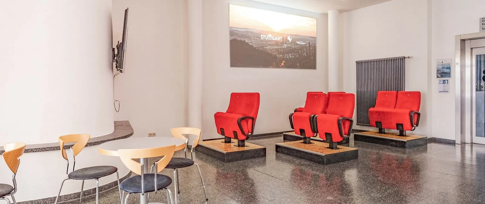 Штутгартский международный молодежный хостел, Фасад здания