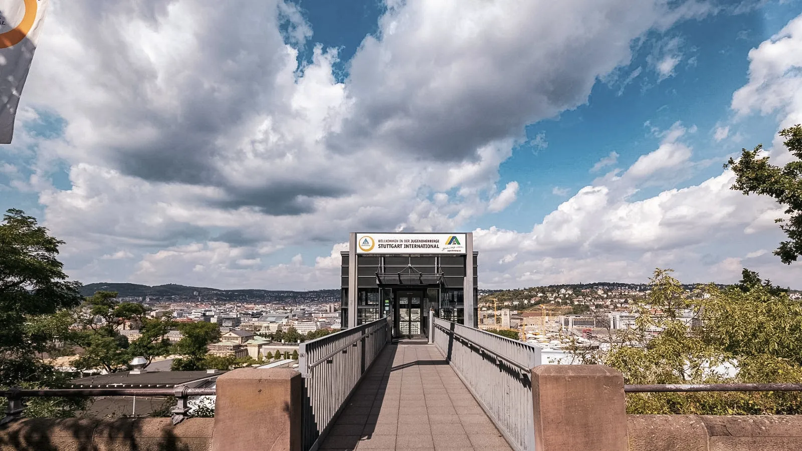 Штутгартский международный молодежный хостел, Фасад здания