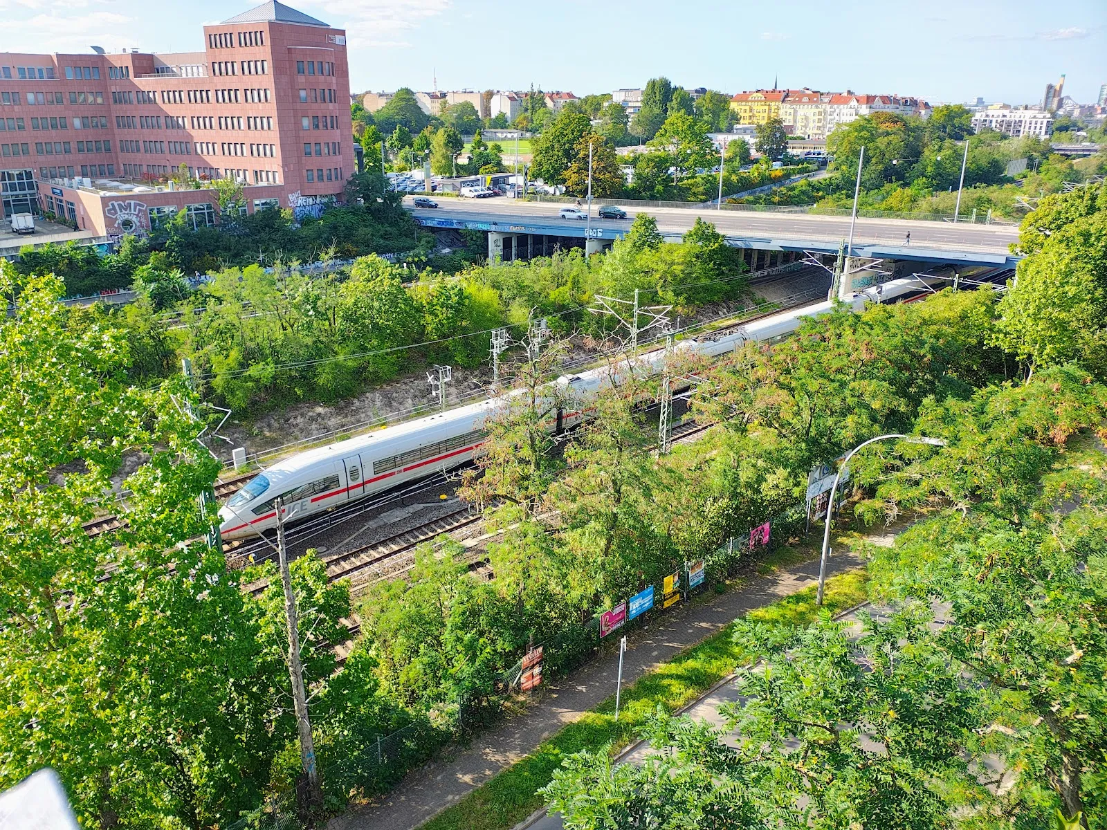 Бетонное сооружение Швербеластунгскёрпер в Берлине