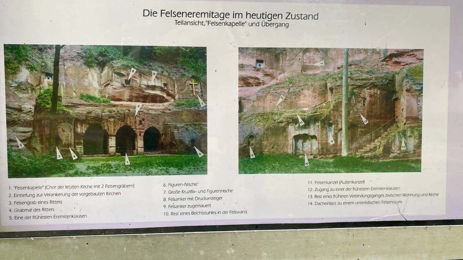 Вид на Скалу-Эрмитаж, монастырь, высеченный в скале, в Германии