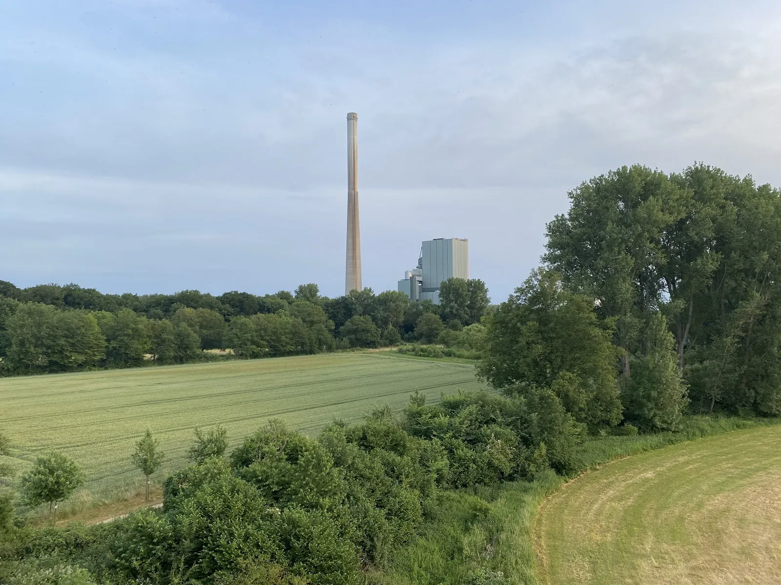 Вид с смотровой башни Липпе на долину реки.