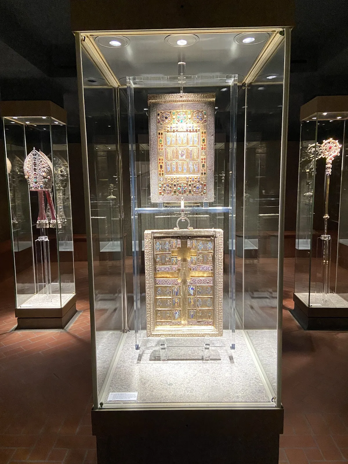 Вход в Сокровищницу Лимбурга, музей религиозного искусства.