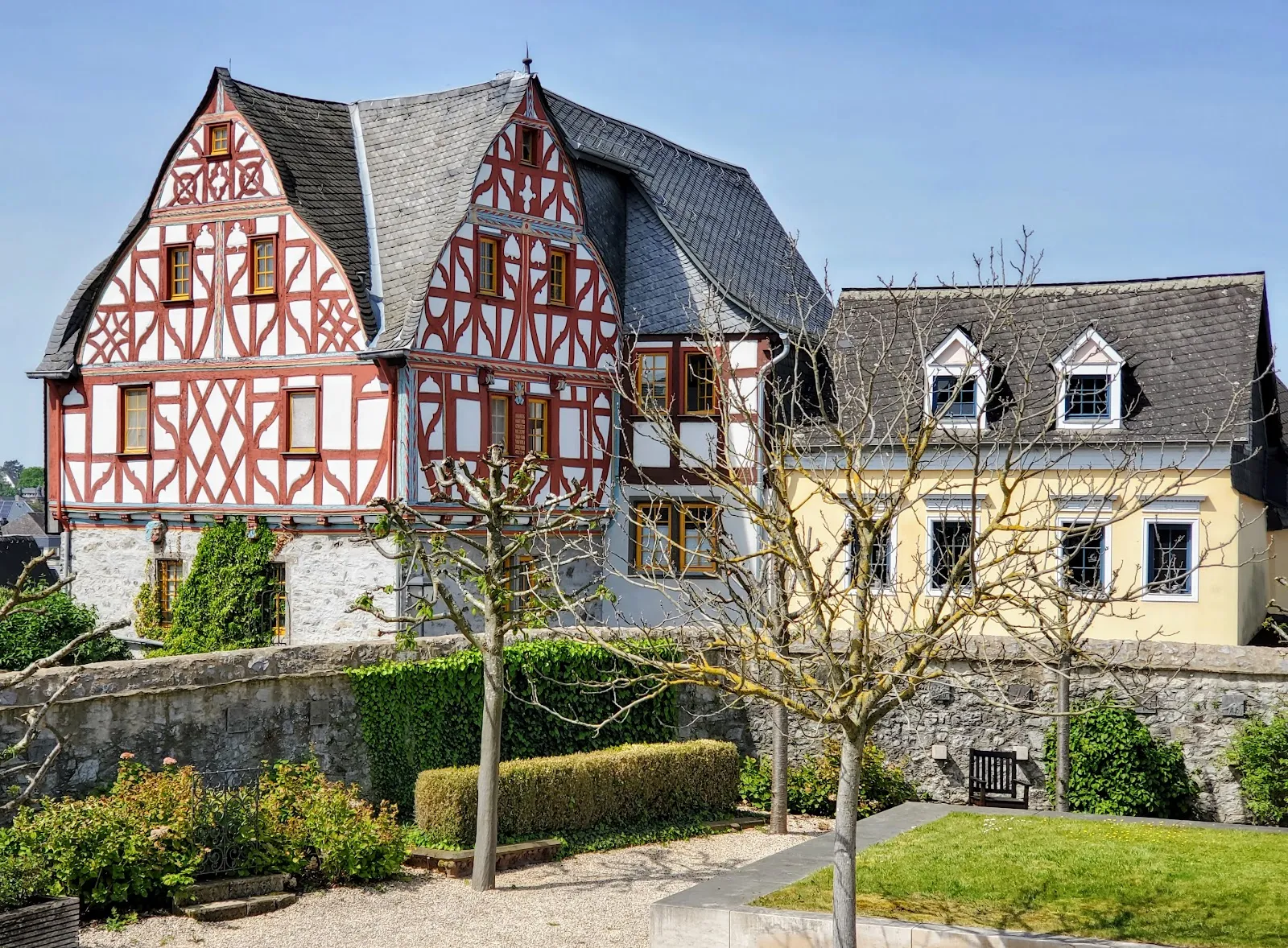 Вход в Сокровищницу Лимбурга, музей религиозного искусства.