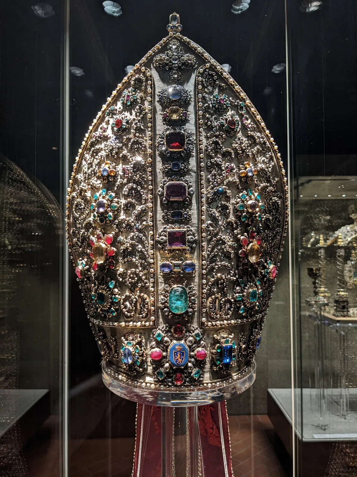 Вход в Сокровищницу Лимбурга, музей религиозного искусства.