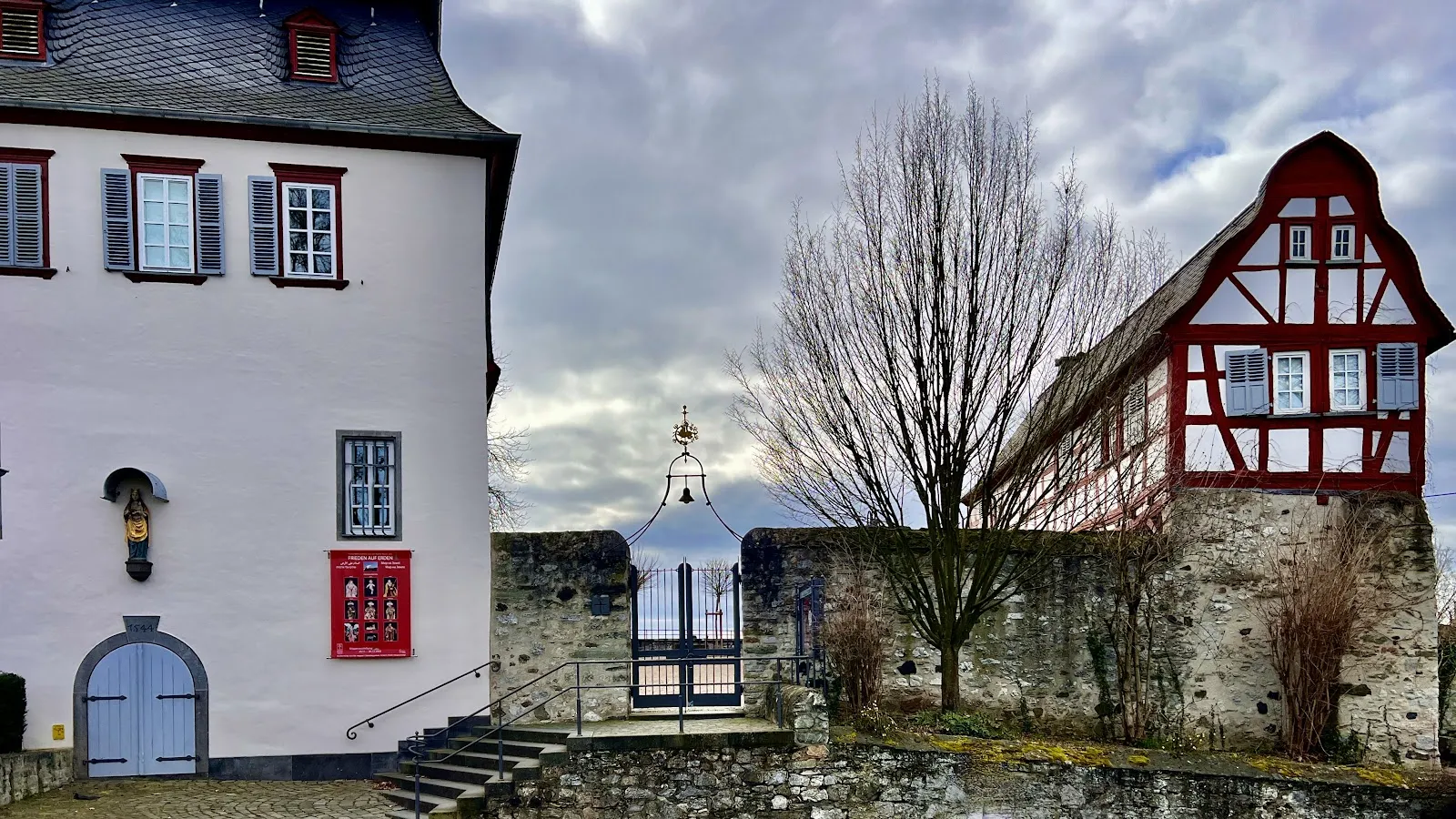 Вход в Сокровищницу Лимбурга, музей религиозного искусства.