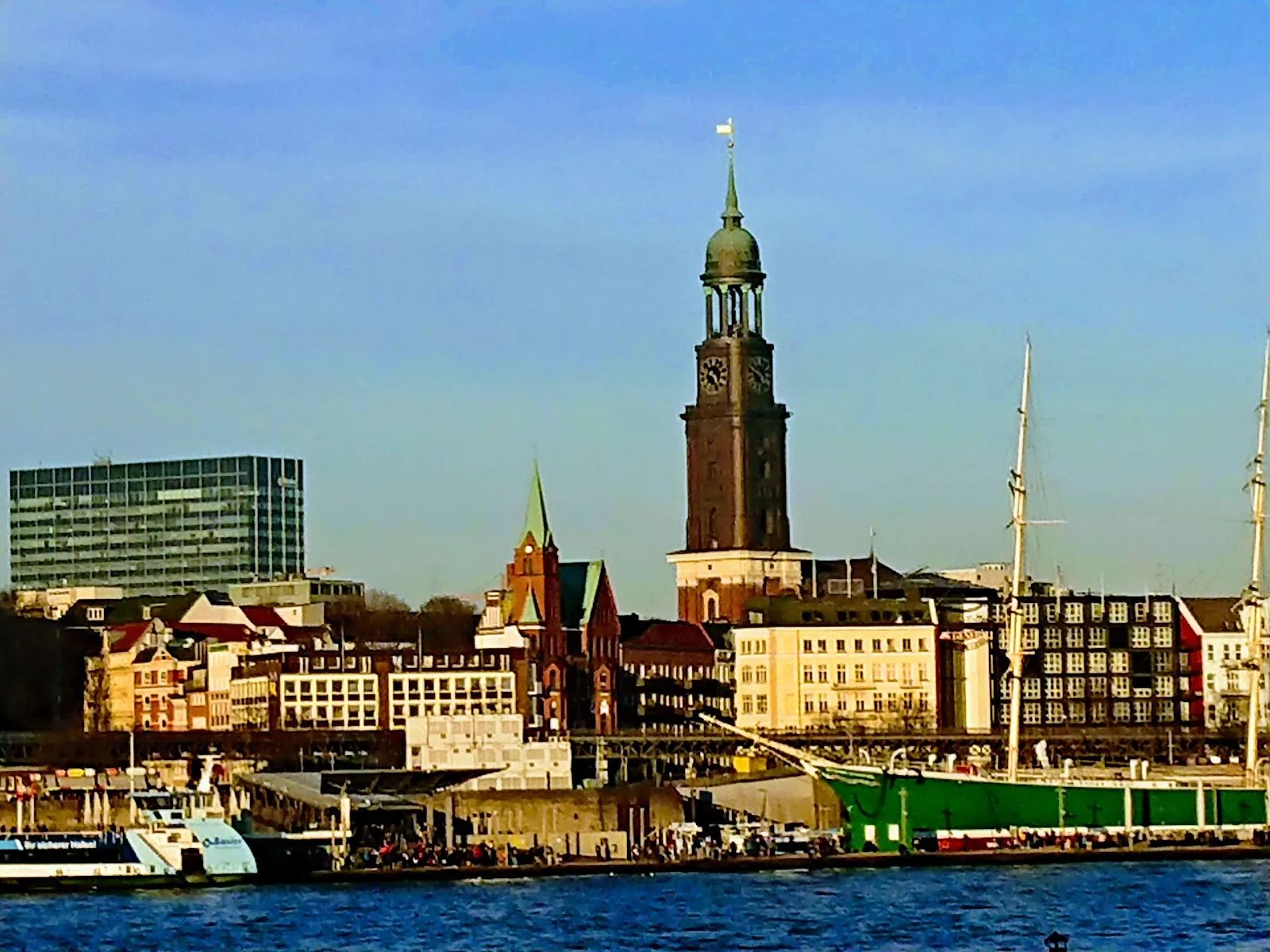 Вид на вход в Старый Эльбский тоннель в Гамбурге