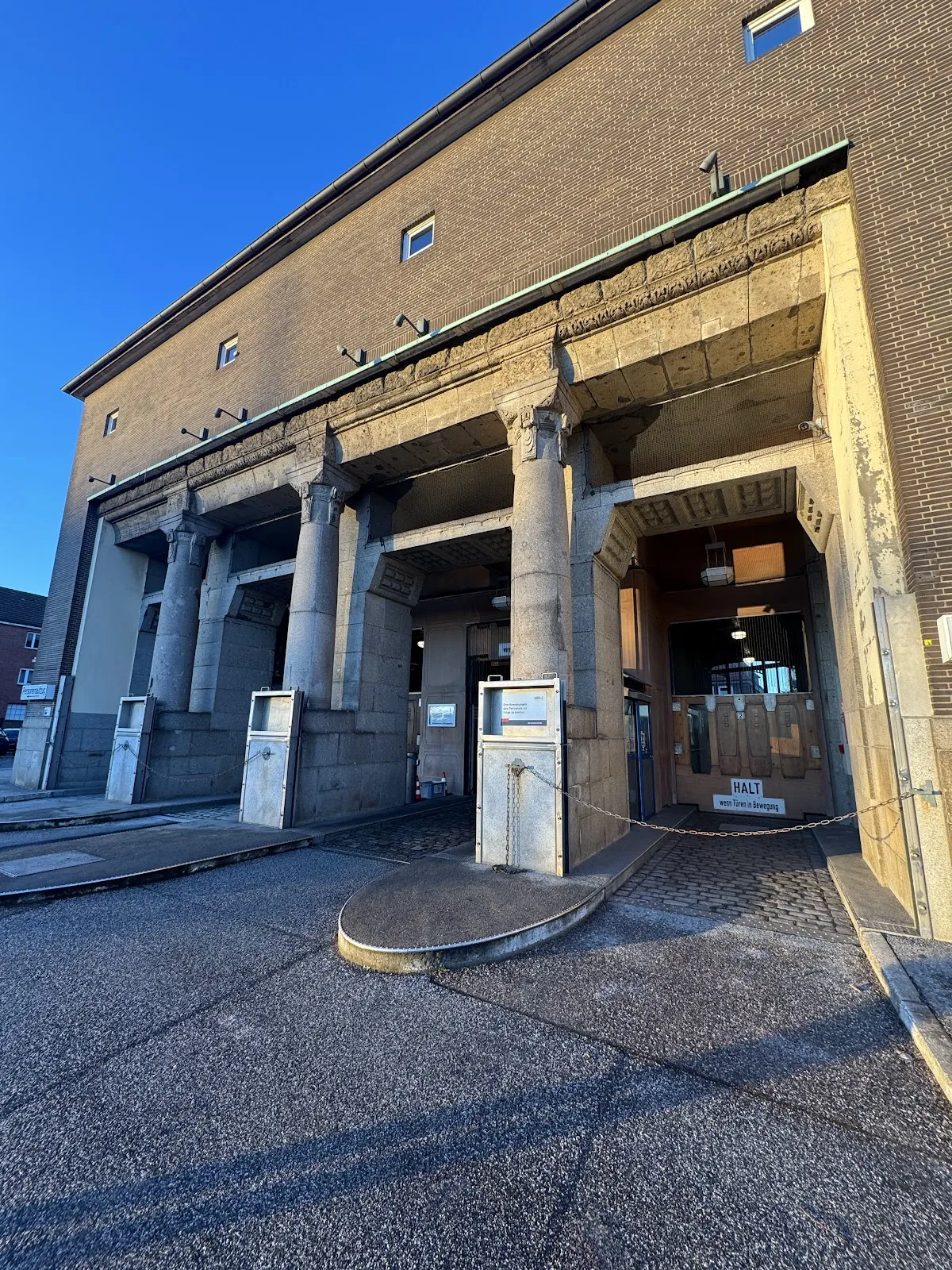 Вид на вход в Старый Эльбский тоннель в Гамбурге