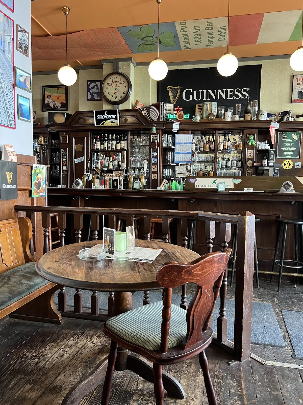 Внешний вид паба Altstadt Pub в историческом здании