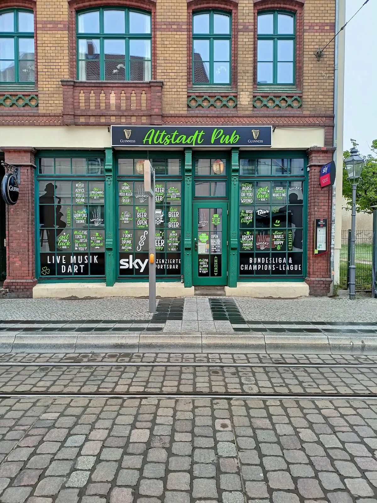 Внешний вид паба Altstadt Pub в историческом здании