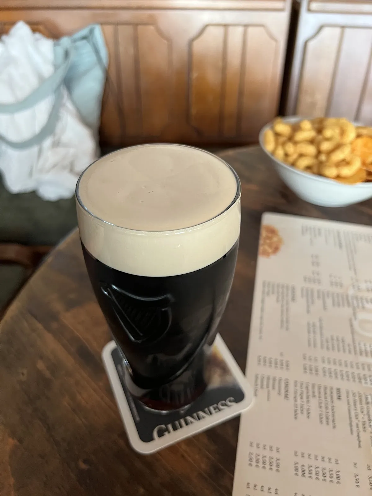 Внешний вид паба Altstadt Pub в историческом здании