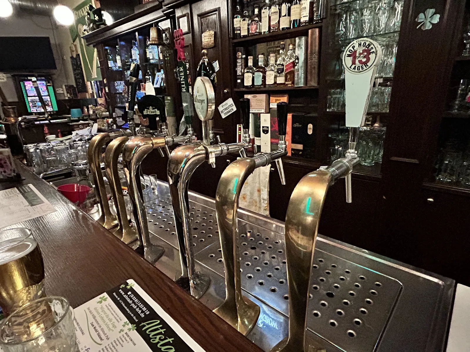 Внешний вид паба Altstadt Pub в историческом здании