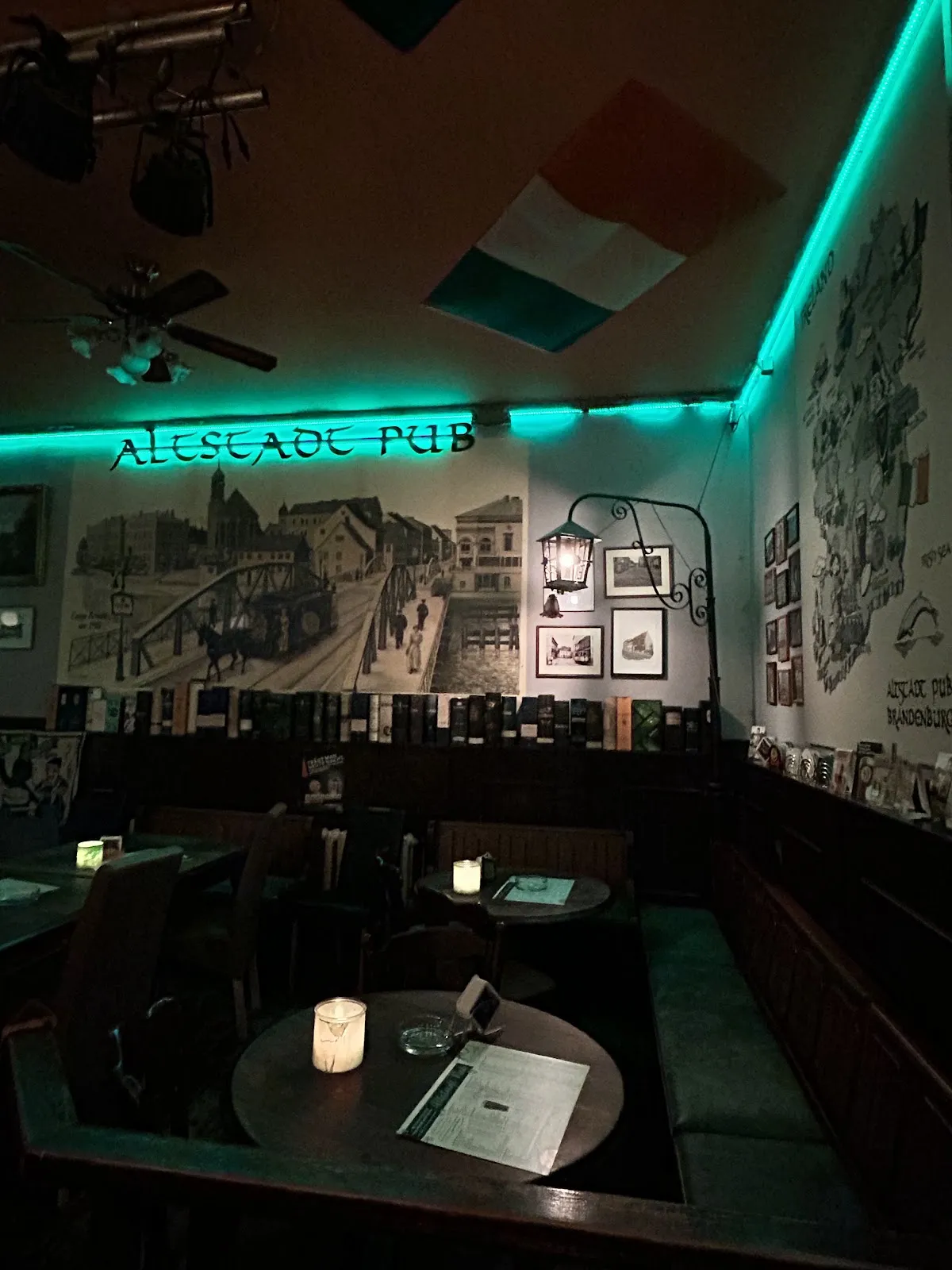 Внешний вид паба Altstadt Pub в историческом здании