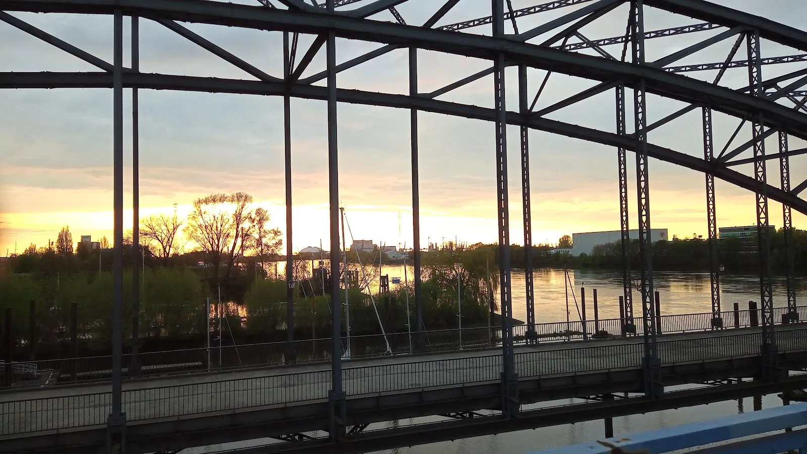 Старый мост через Эльбу в Харбурге, Гамбург, Германия