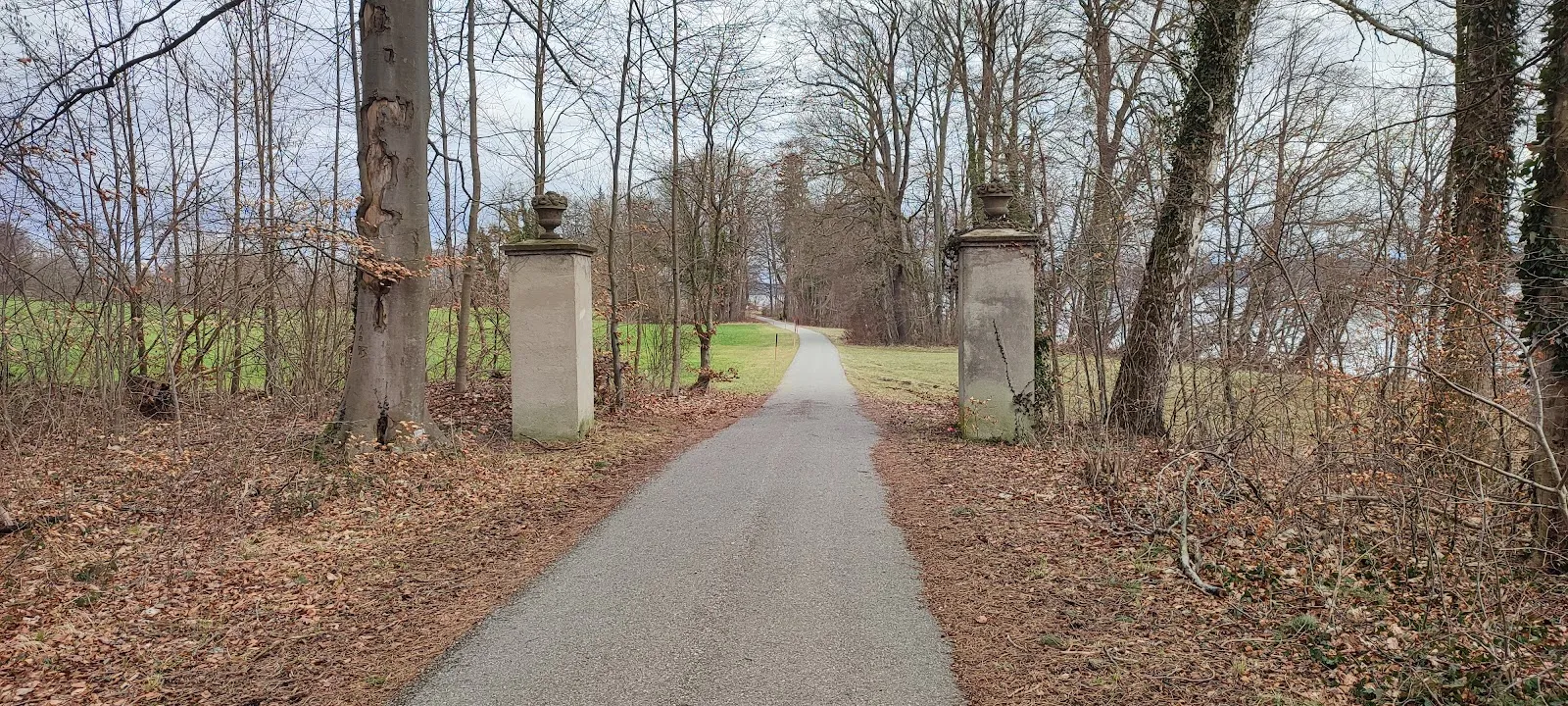 Столбы бывшего зверинца в Бернриде, Германия