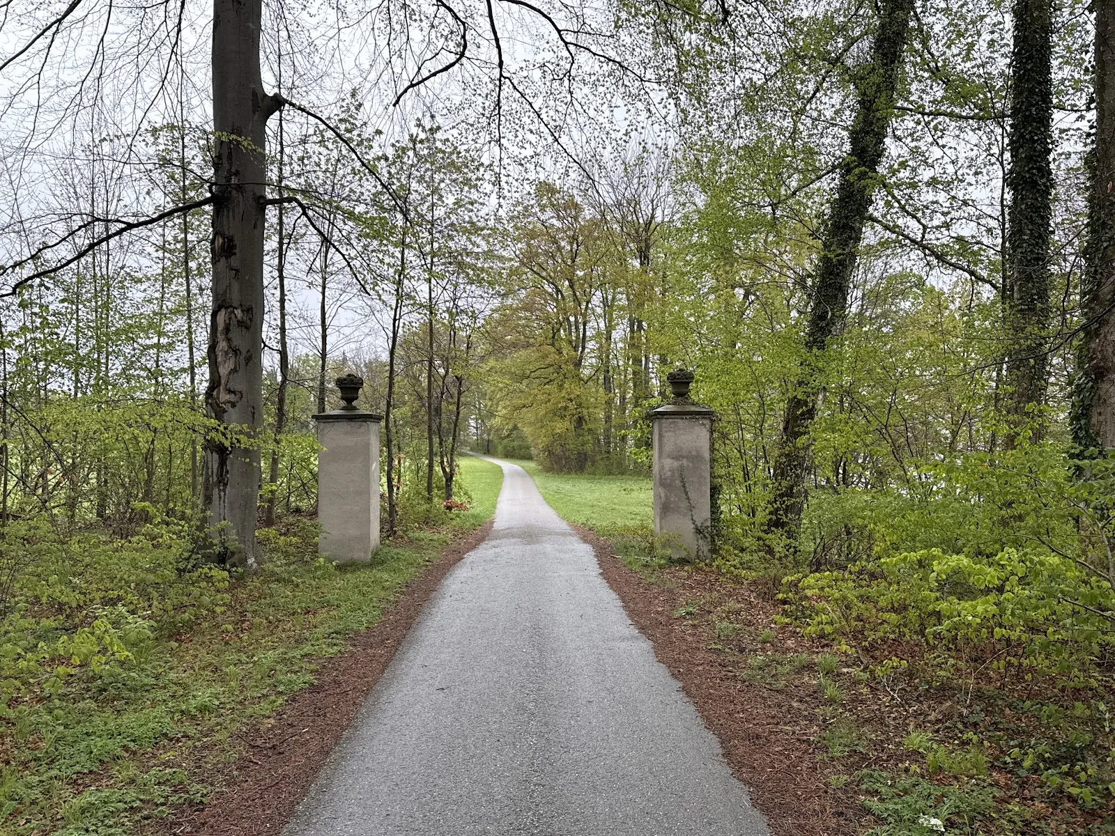 Столбы бывшего зверинца в Бернриде, Германия