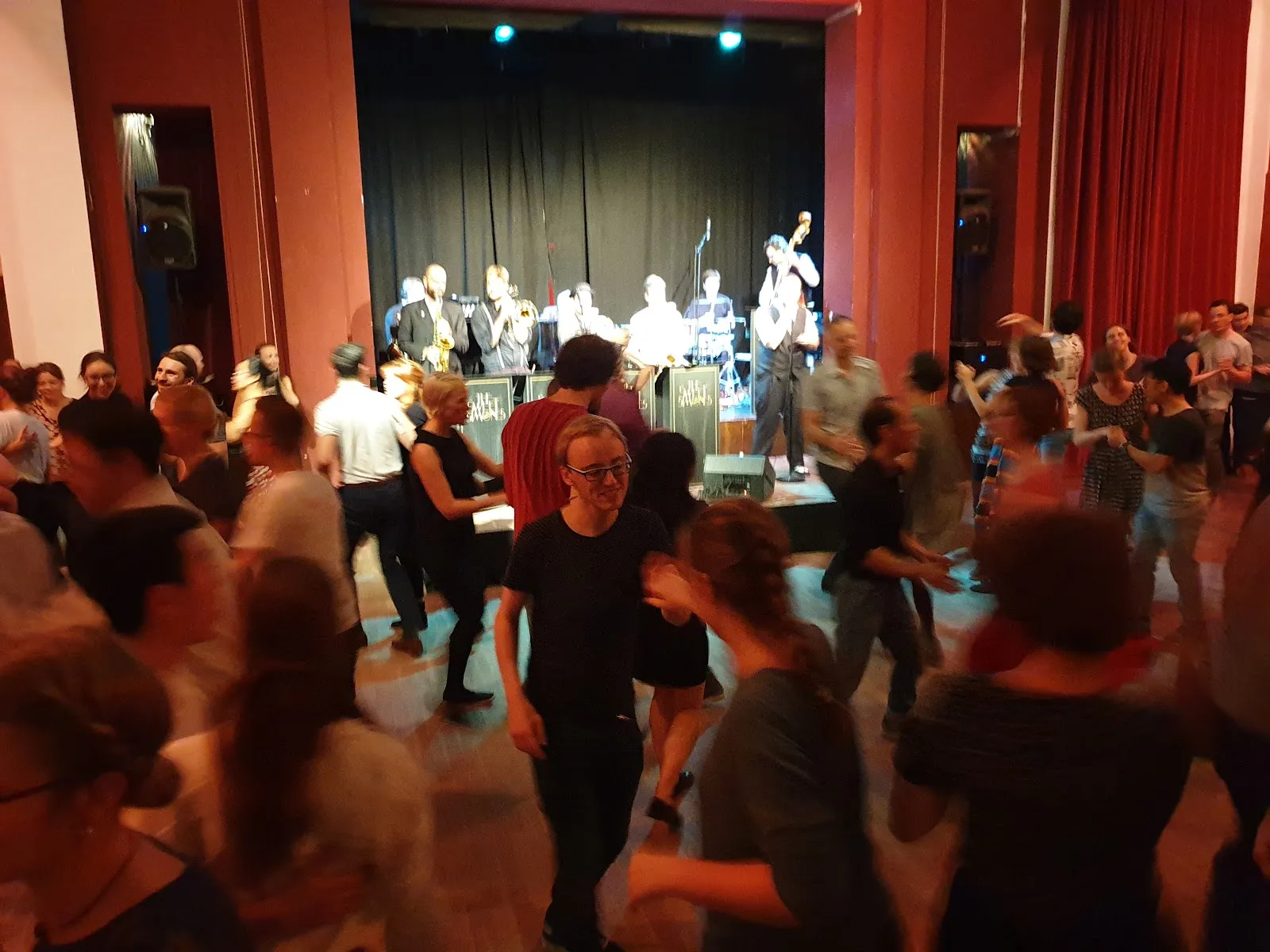 Здание театра 