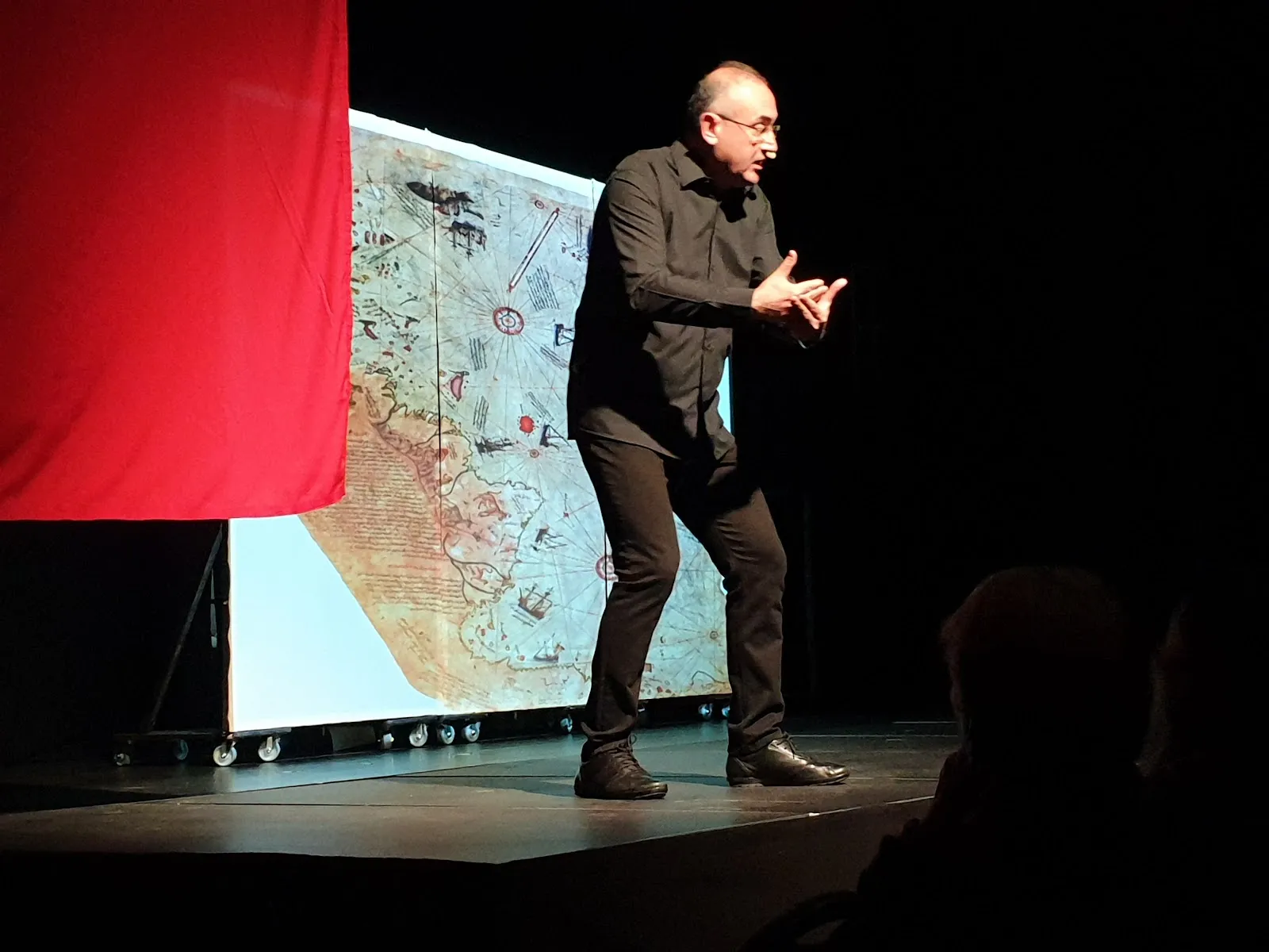 Здание театра 