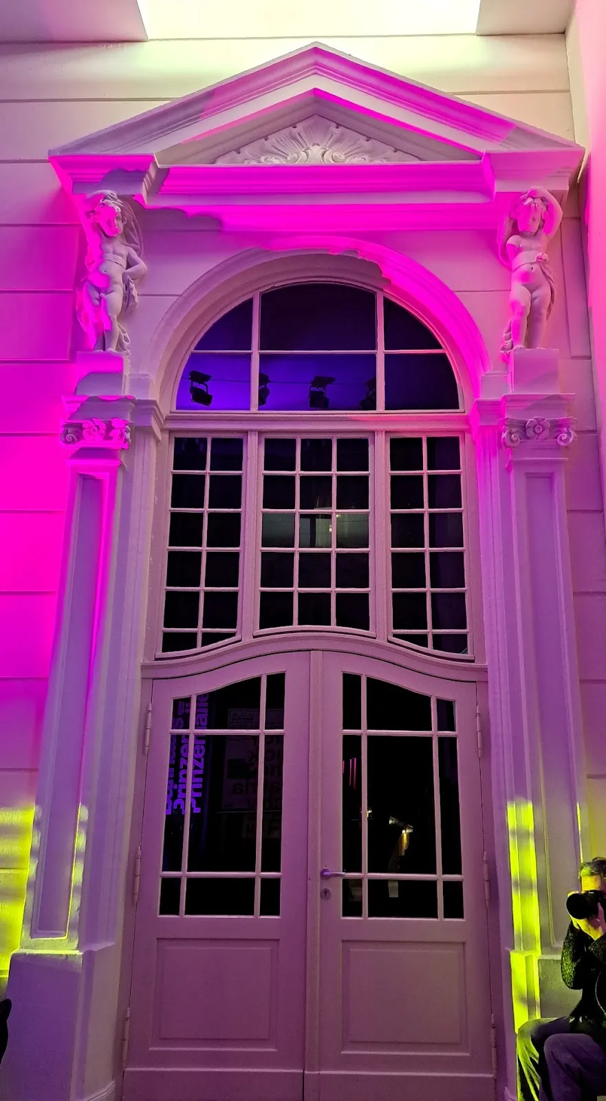 Здание театра 