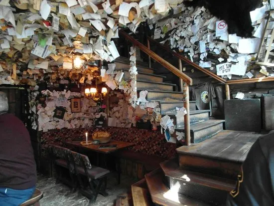 Фасад Театра АКУД в Берлине