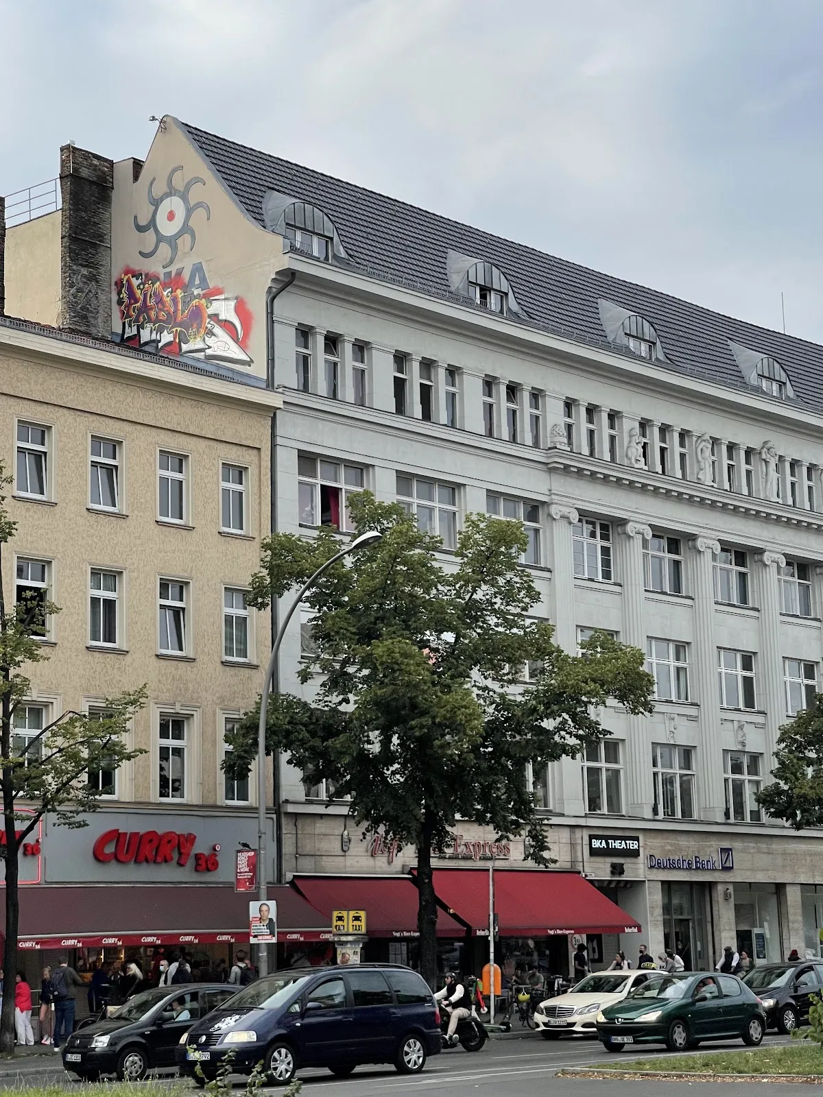 Здание театра БКА в Берлине