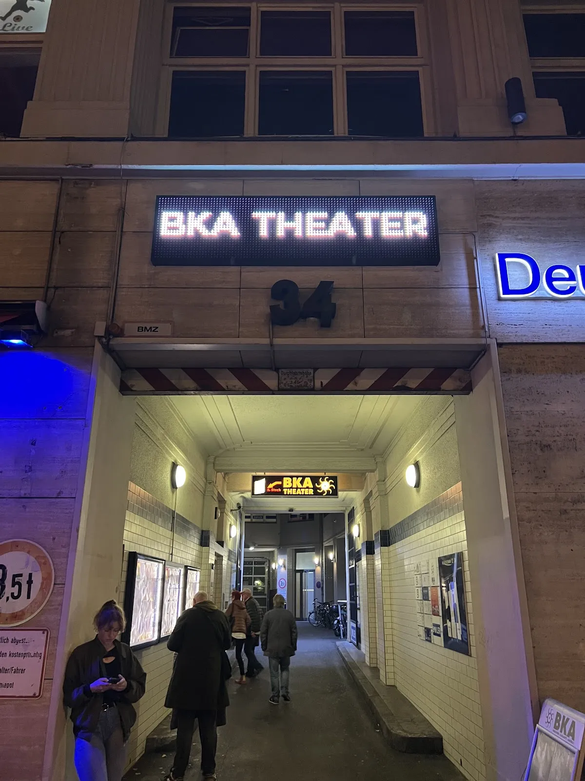 Здание театра БКА в Берлине