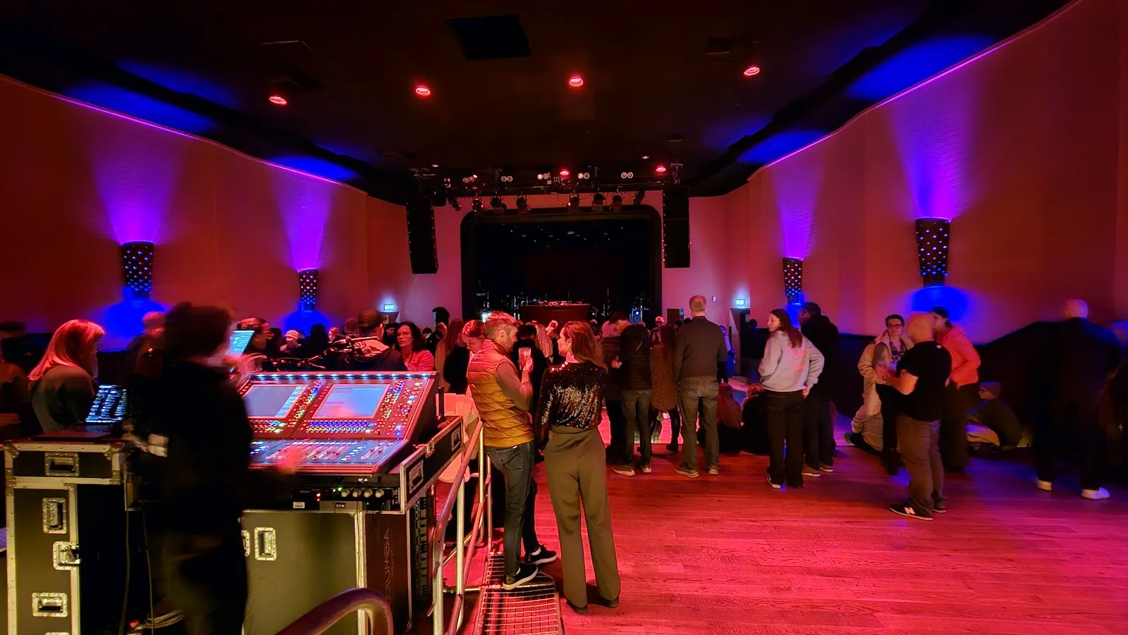 Фасад Театра Колумбия в Берлине