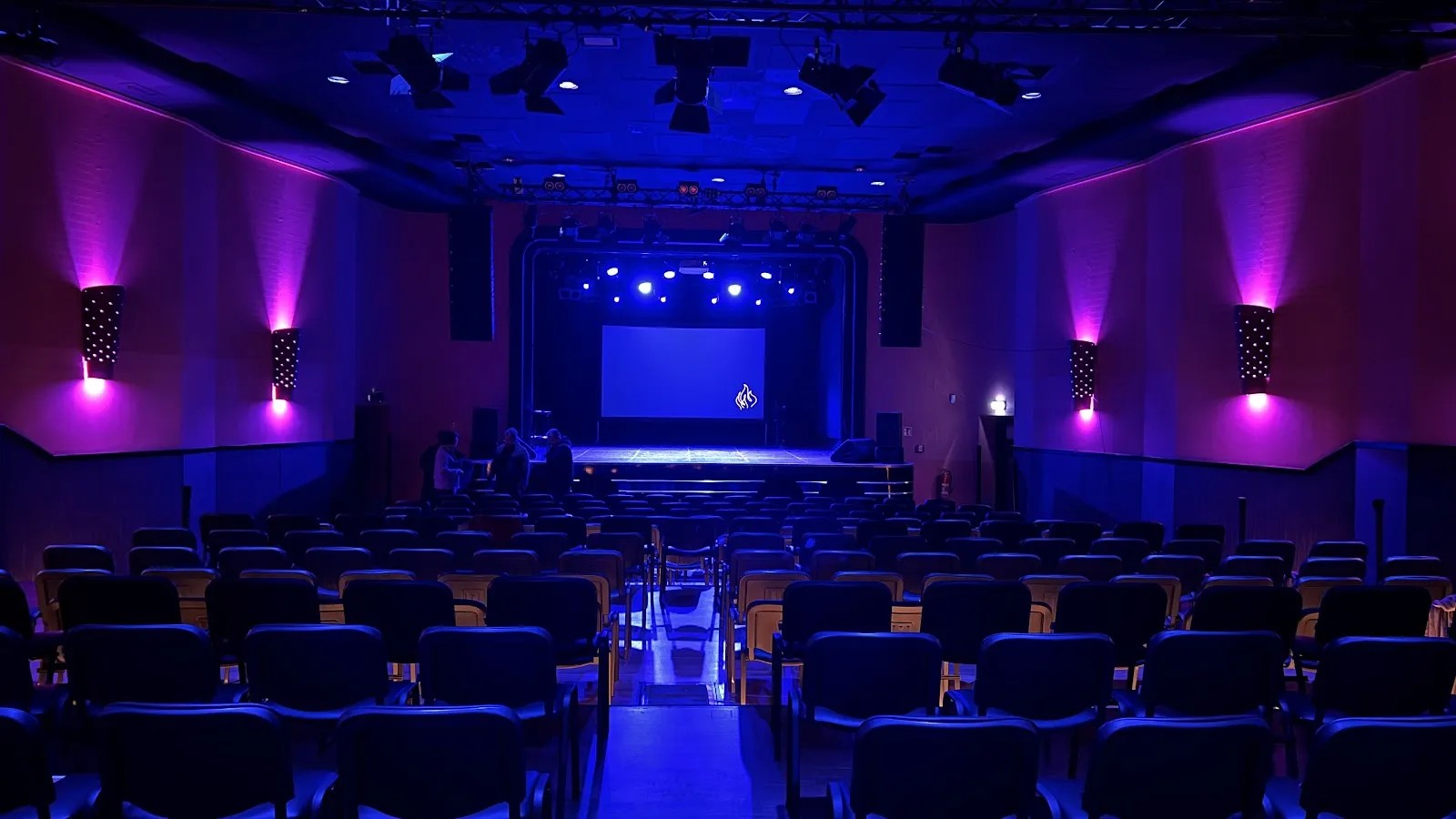 Фасад Театра Колумбия в Берлине