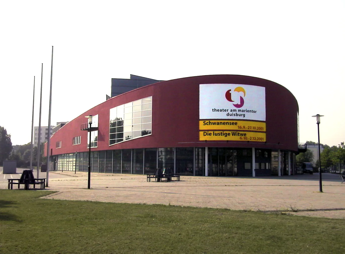 Фасад Театра на Мариентор в Дуйсбурге