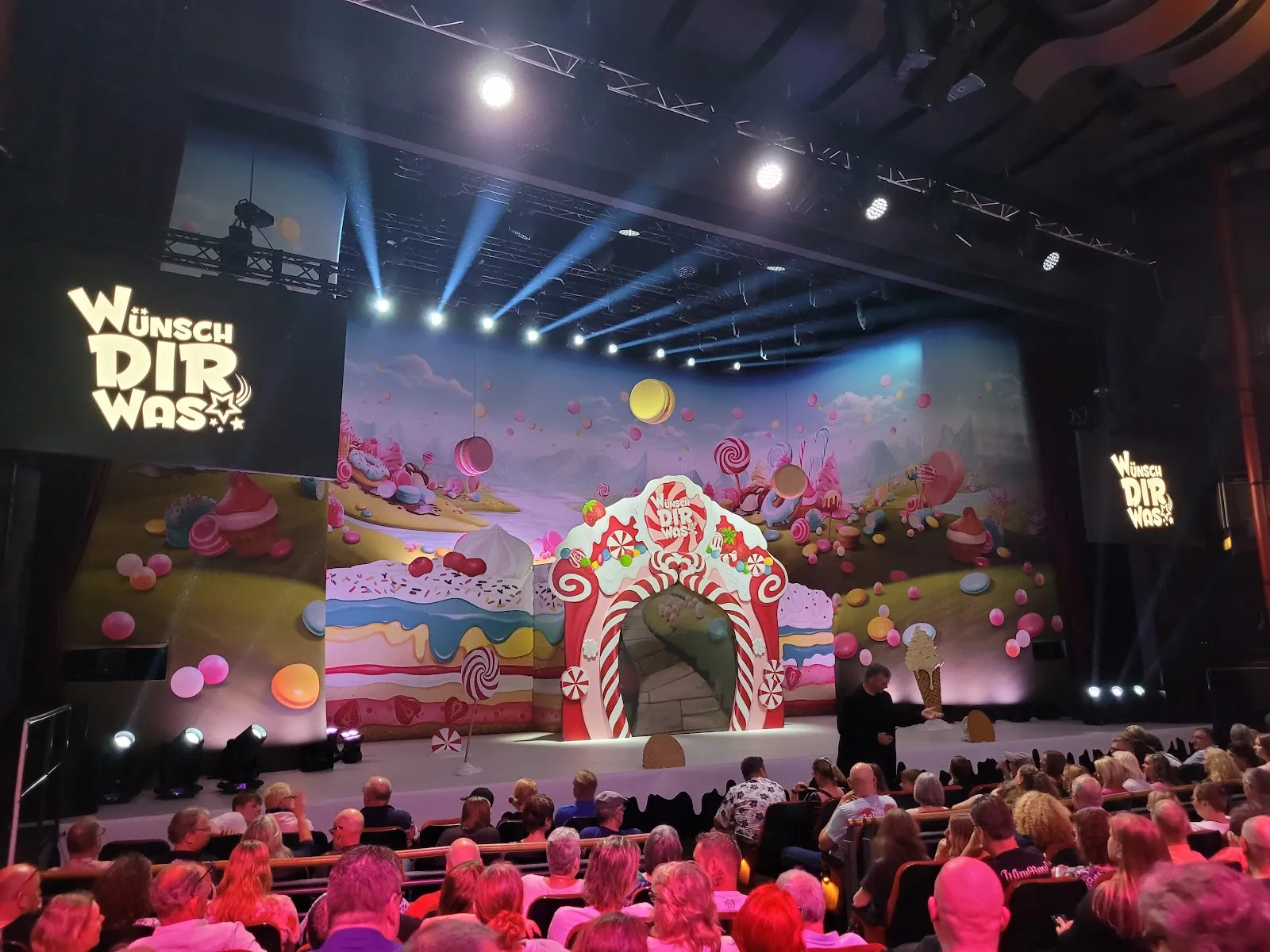 Фасад Театра на Мариентор в Дуйсбурге