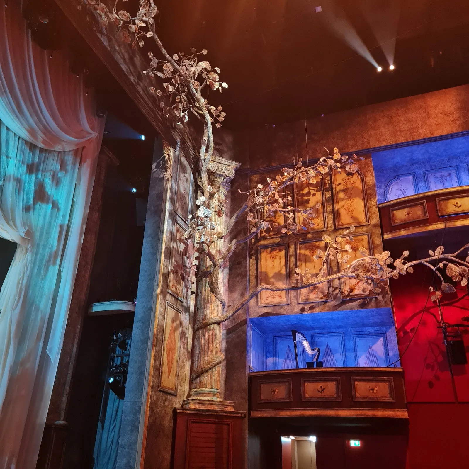 Здание Театра на Потсдамской площади в Берлине