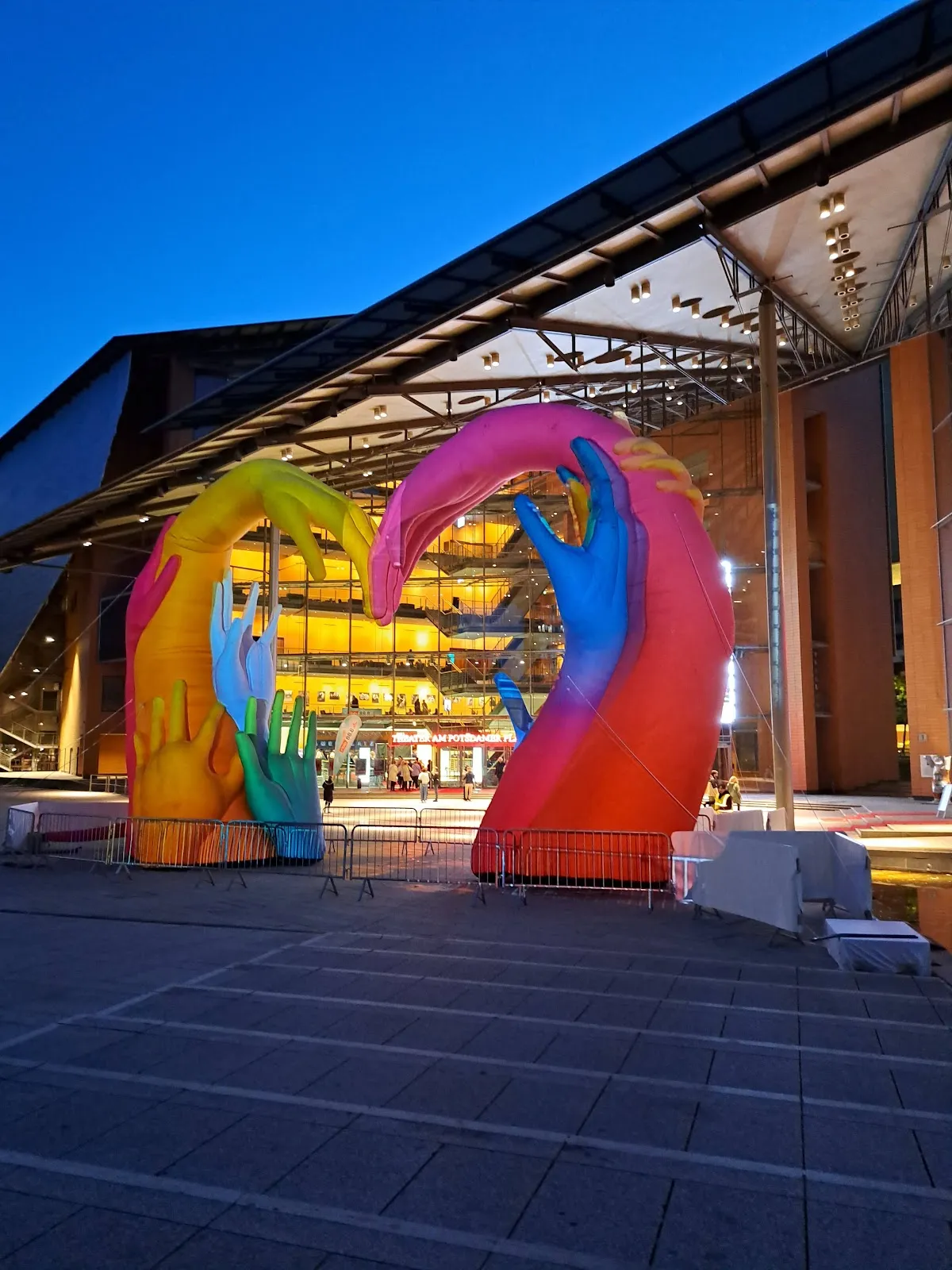 Здание Театра на Потсдамской площади в Берлине