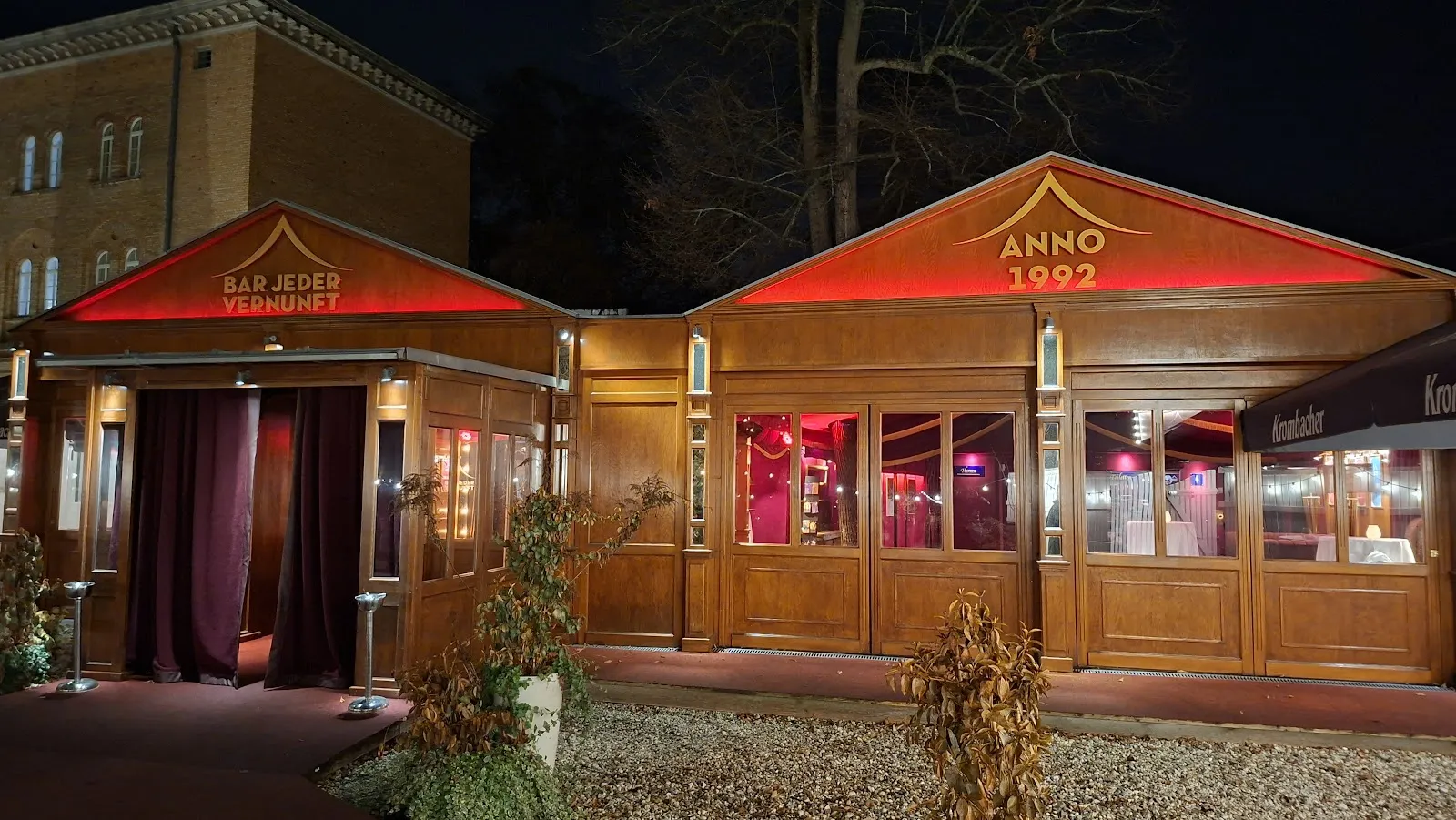 Афиша или сцена театра 