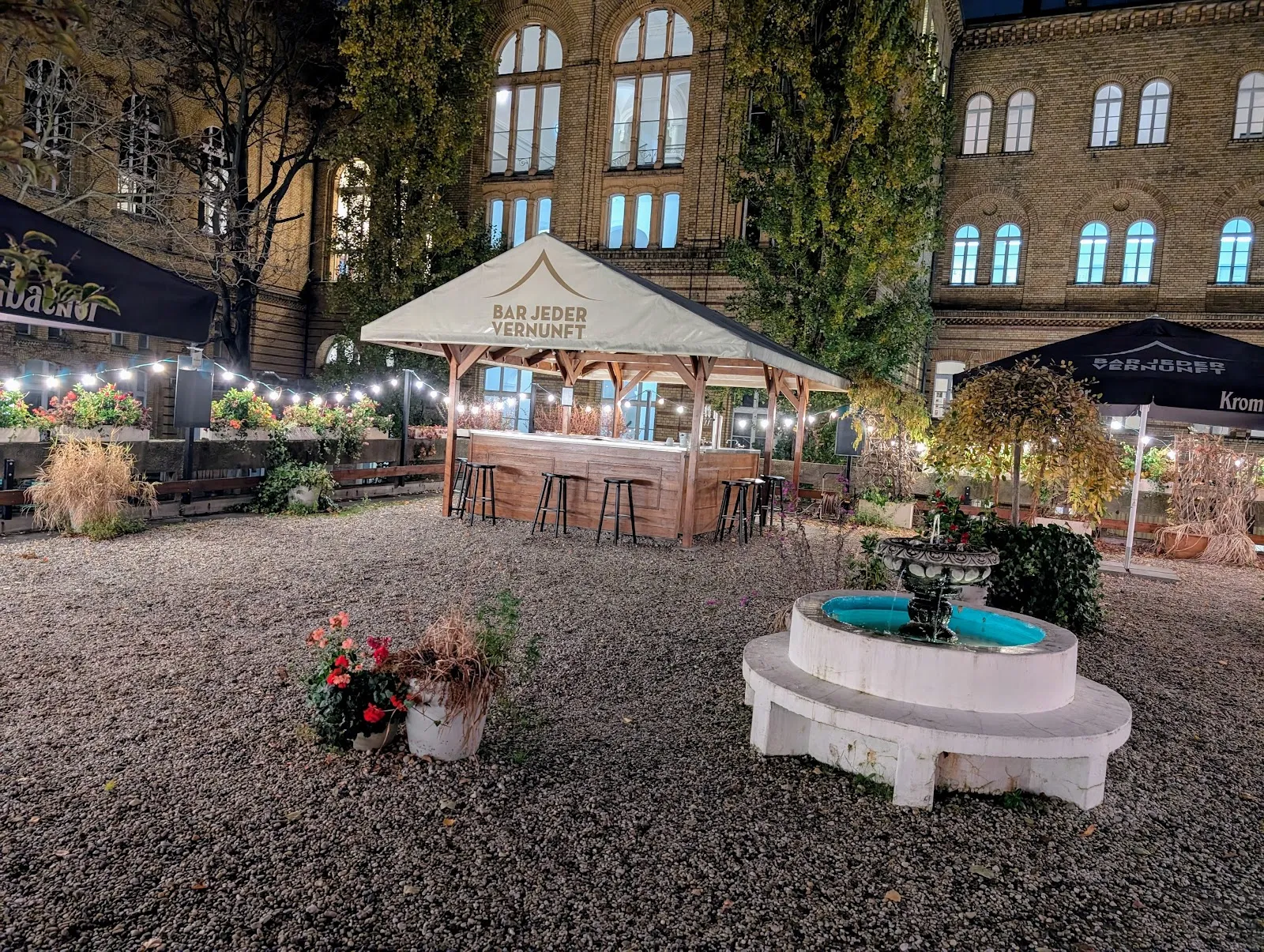 Афиша или сцена театра 