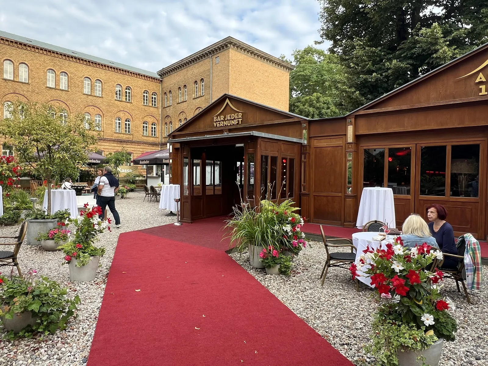 Афиша или сцена театра 