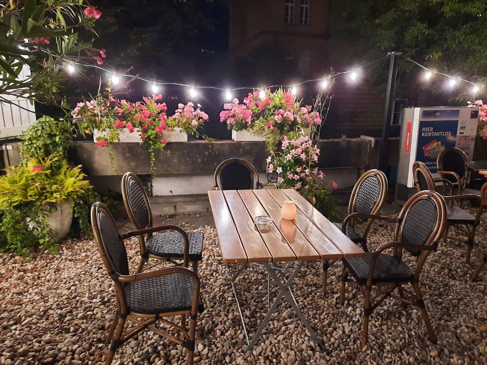 Афиша или сцена театра 