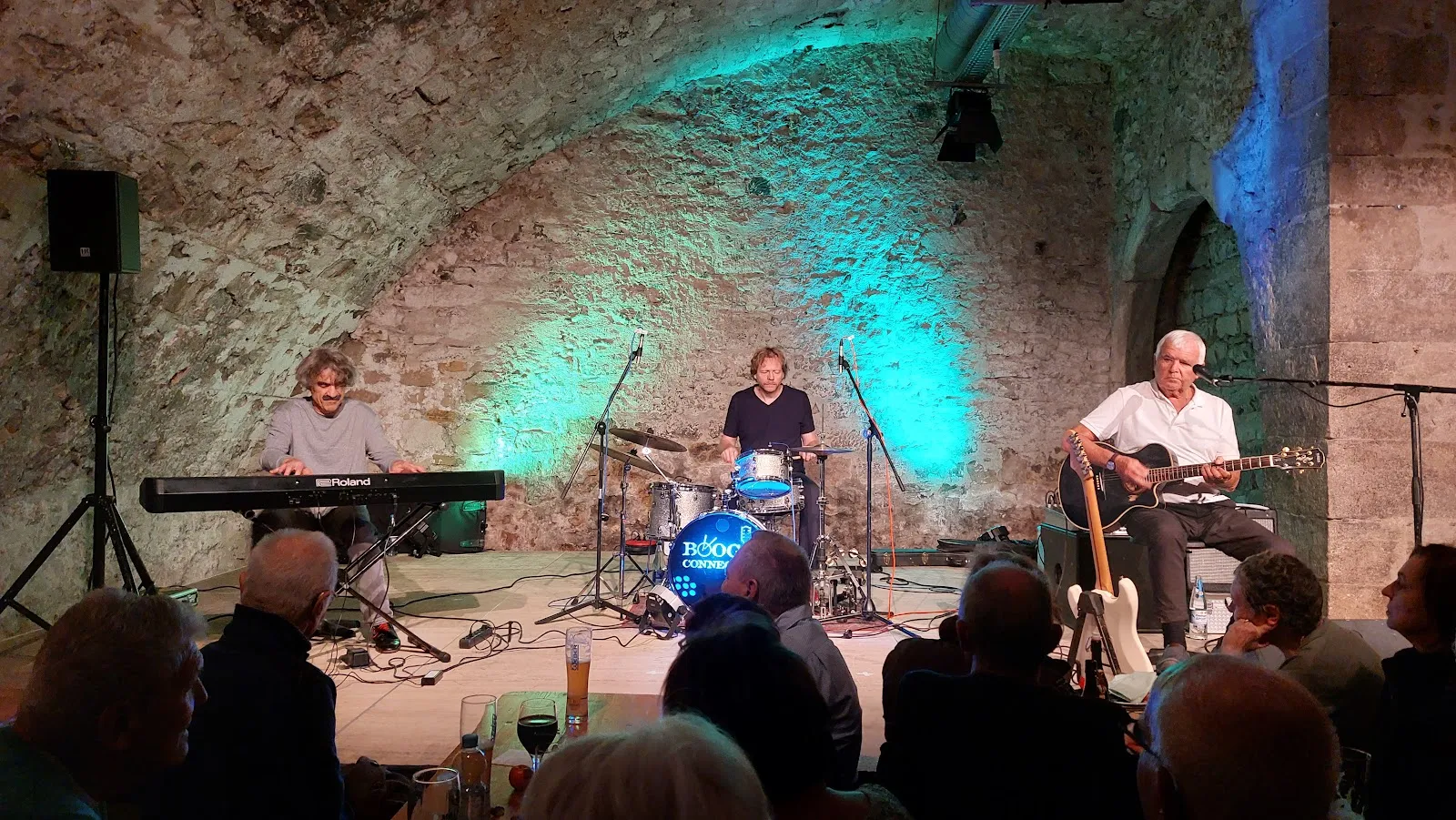 Театр в подвале замка