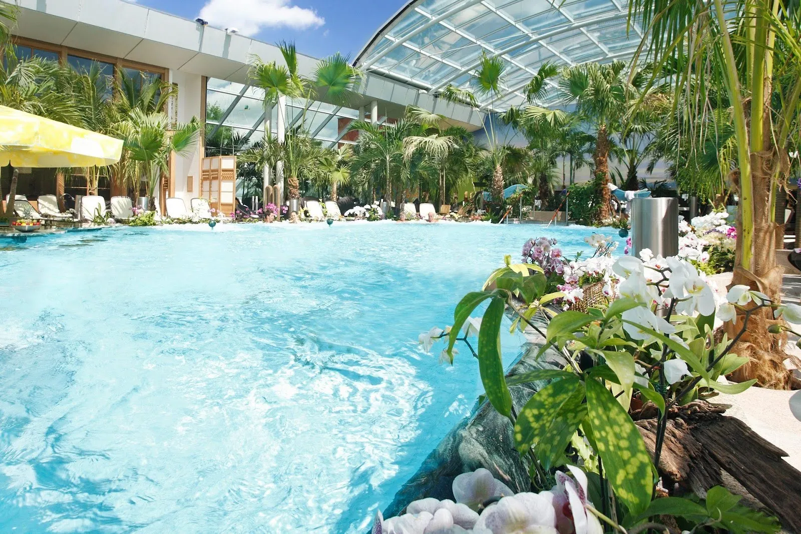 Термальный комплекс Бад-Вёрисхофен с бассейнами и зонами отдыха