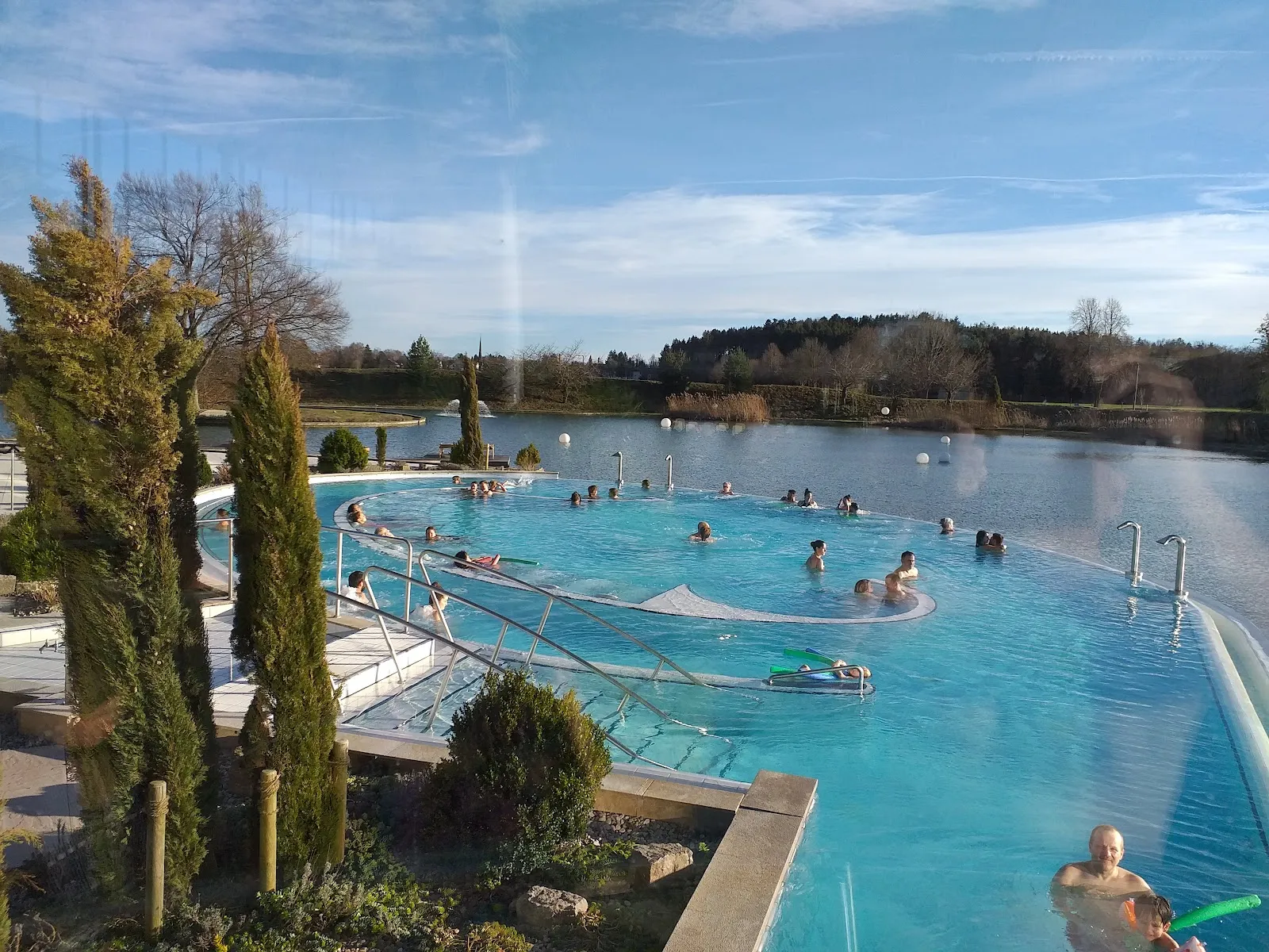 Термальный комплекс Бад-Вёрисхофен с бассейнами и зонами отдыха