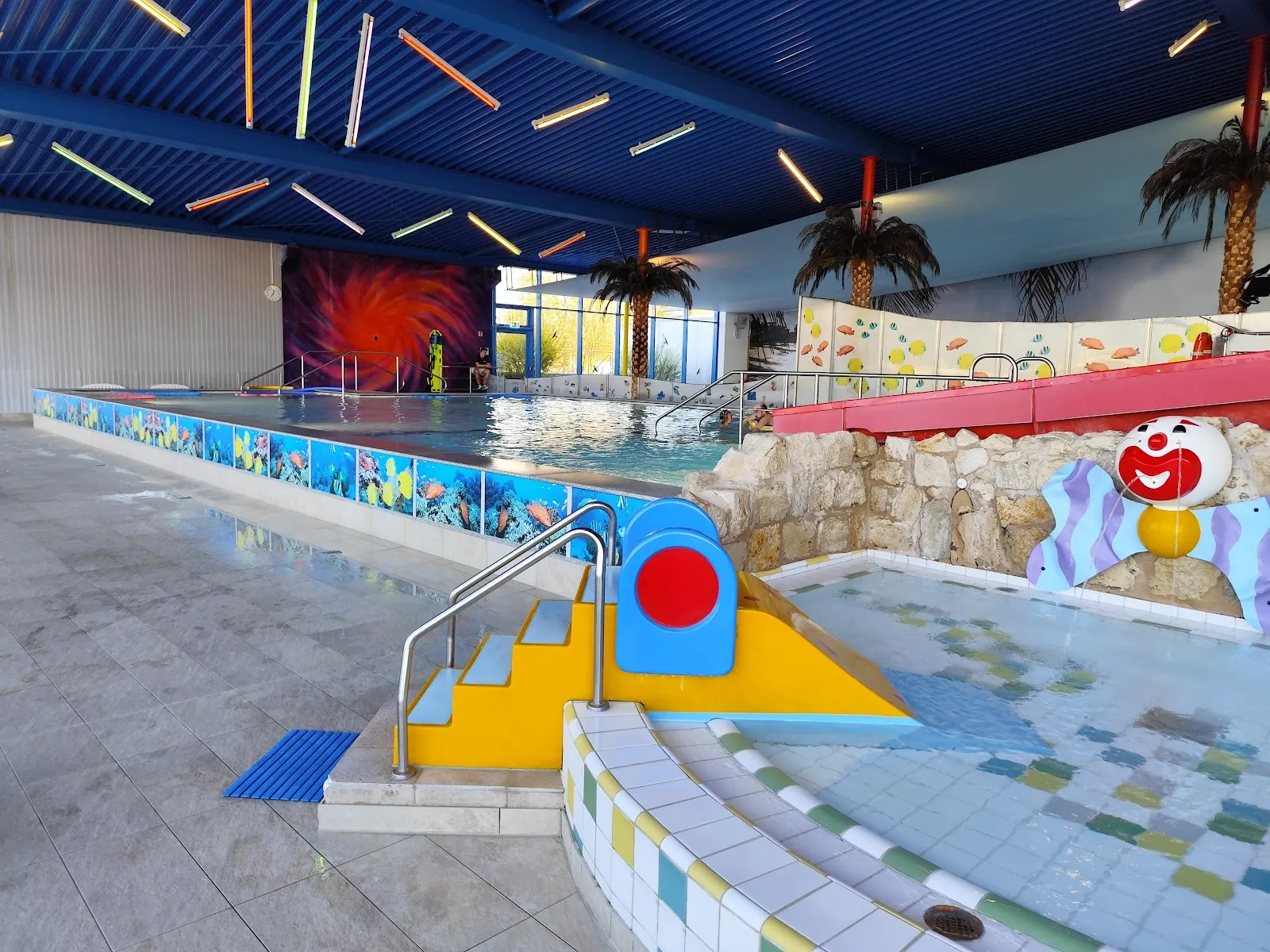 Термальный комплекс Бад-Вёрисхофен с бассейнами и зонами отдыха