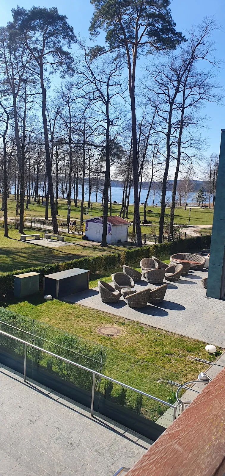 Здание термального комплекса SaarowTherme с бассейнами