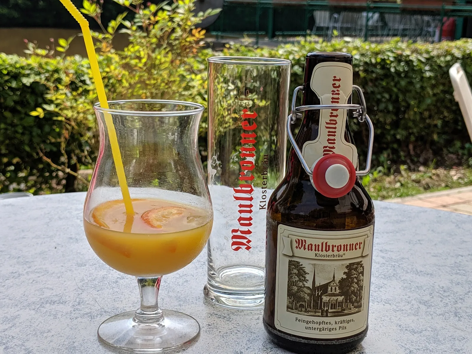 Вид на тихий водоем 