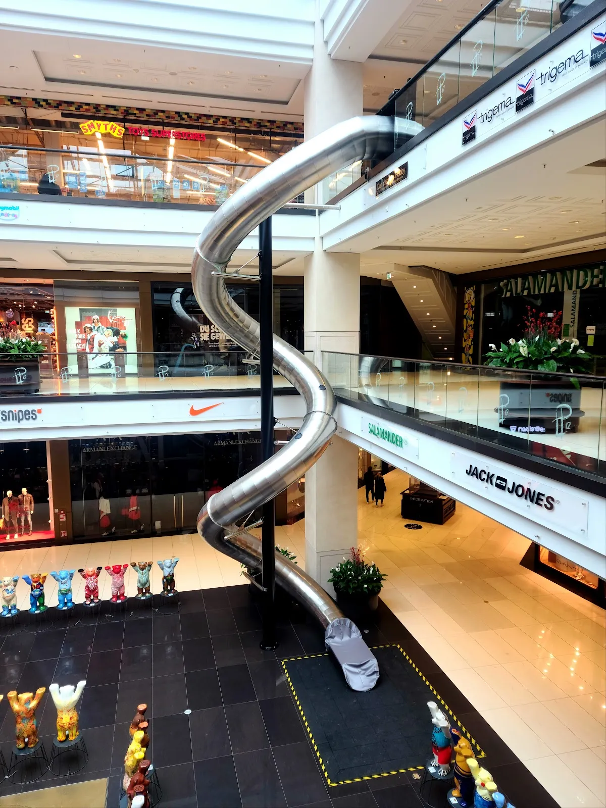 Фасад торгового центра Mall of Berlin