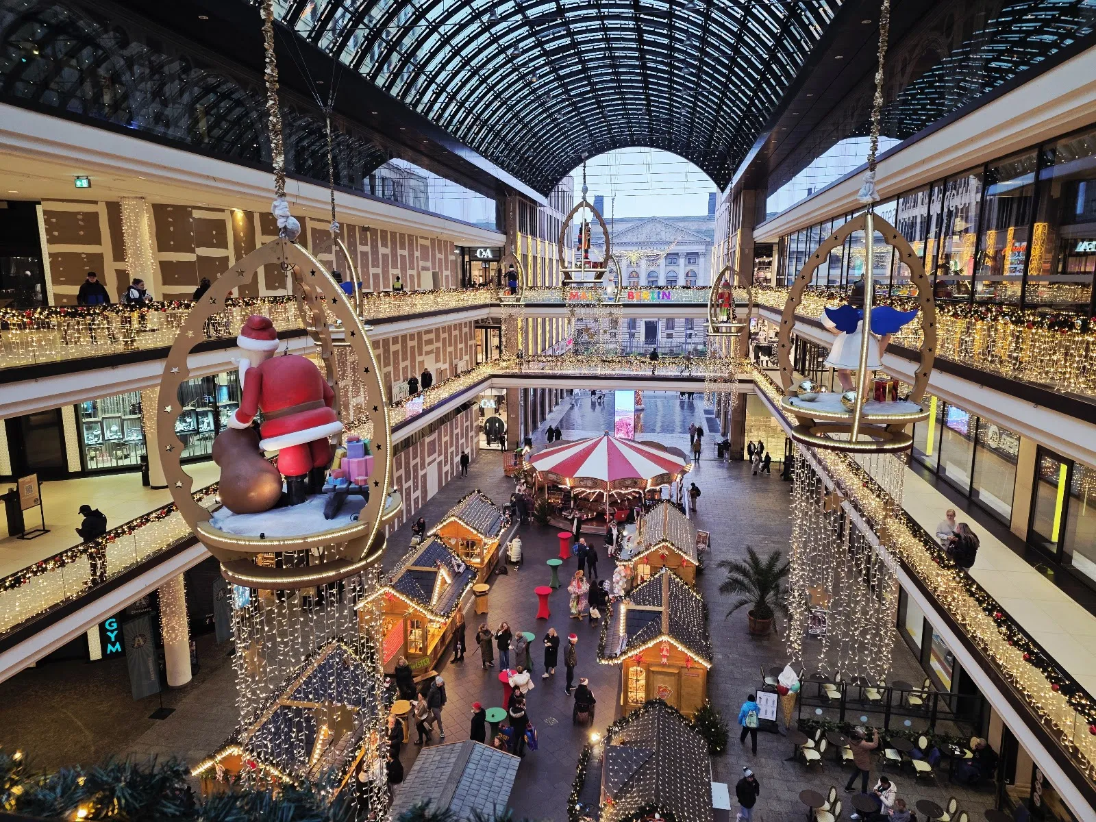 Фасад торгового центра Mall of Berlin