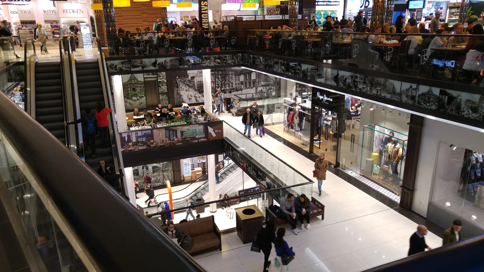 Фасад торгового центра Mall of Berlin