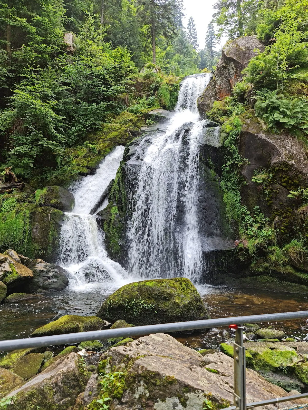 Вид на Трибергский водопад в Германии
