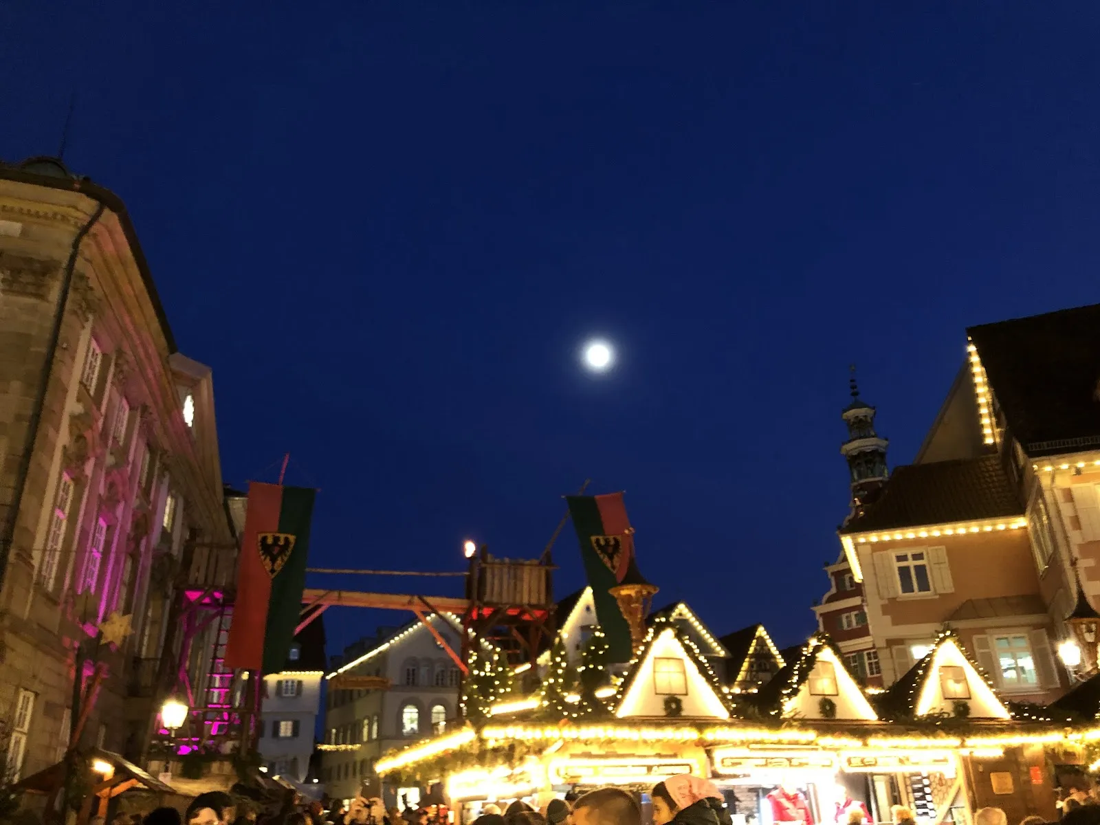 Фонтан Трогбруннен на площади Хафенмаркт в Эсслинген-на-Неккаре.