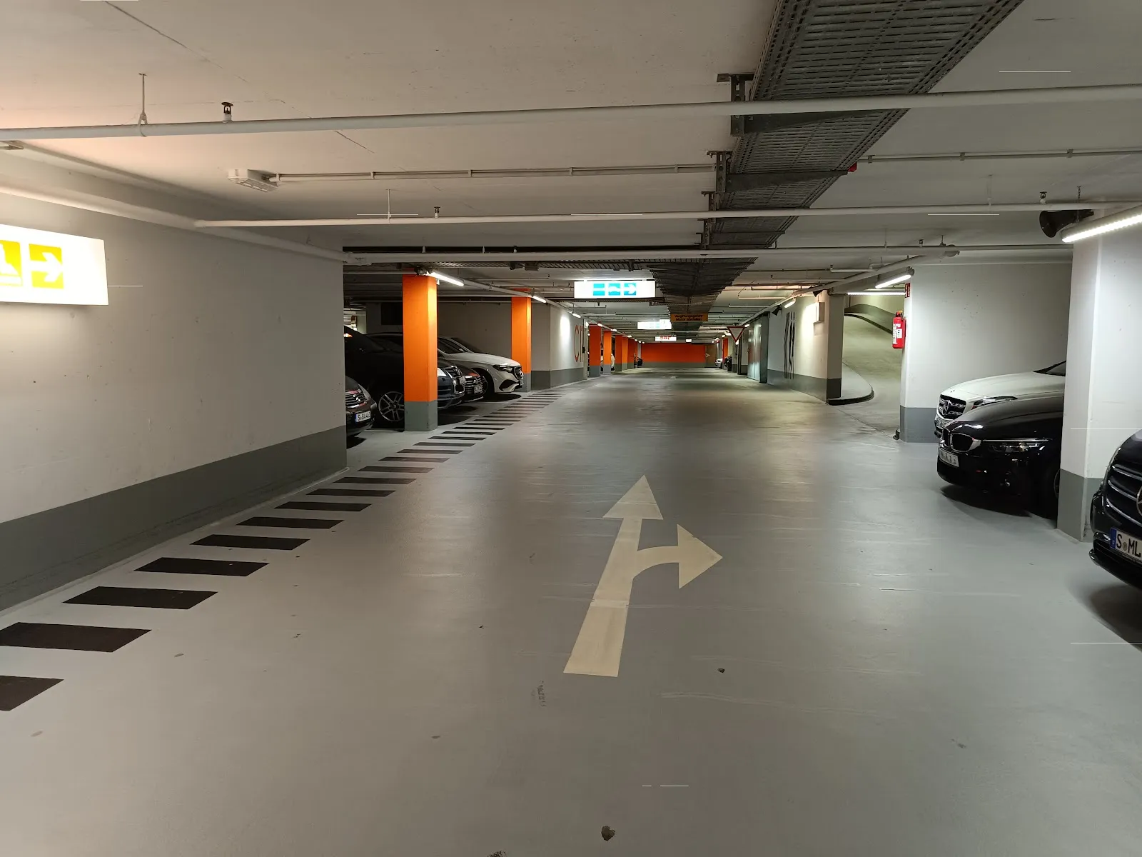 Современный архитектурный комплекс Тюбингенские ворота в Штутгарте