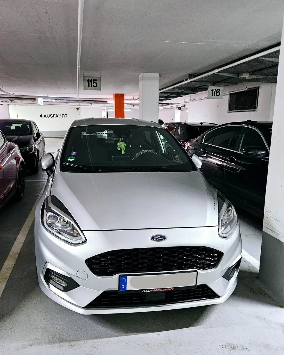 Современный архитектурный комплекс Тюбингенские ворота в Штутгарте